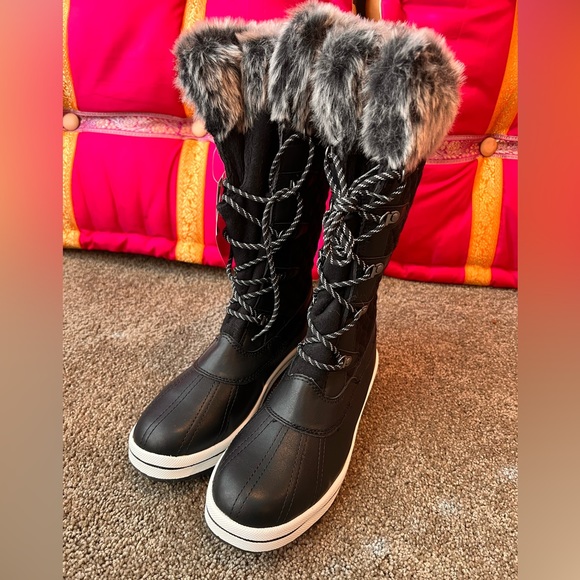 Black and Fur Snow Boots - Picture 2 of 7